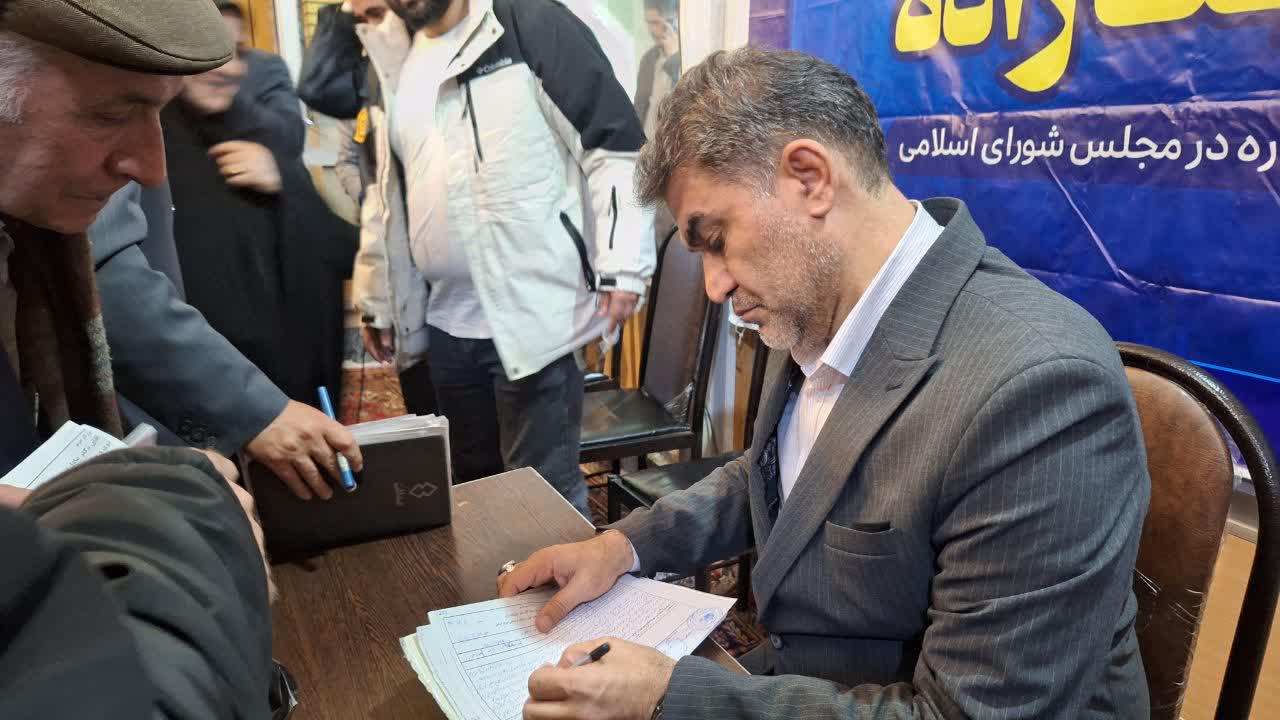 خدمت به مردم بعنوان رکن اصلی نظام جمهوری اسلامی افتخار مسئولین کشور