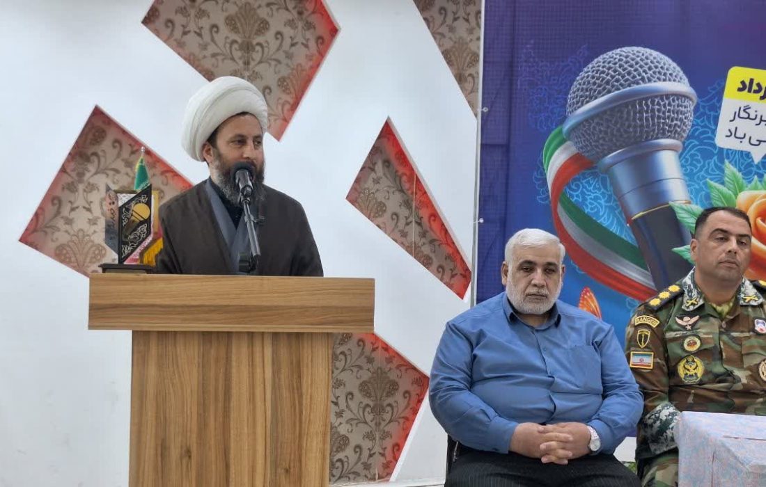 خبرنگار و هر فرد بی اعتنا در برابر هجمه‌های استکبار جهانی در طرف دشمن