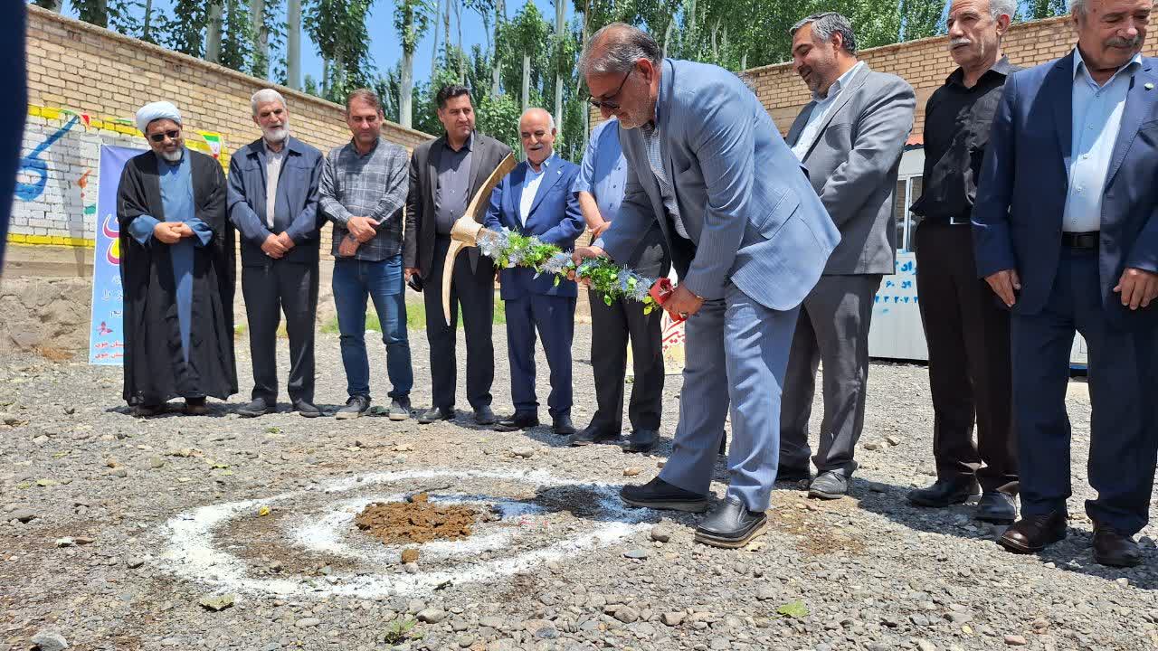 مراسم کلنگ زنی طرح توسعه دو باب کلاس درس مدرسه روستای زاویه حسن خان