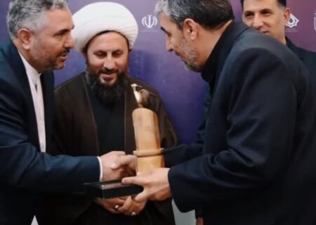 اعطای جایزه جهانی نوروز به مهندس نصراله پور شهردار خوی