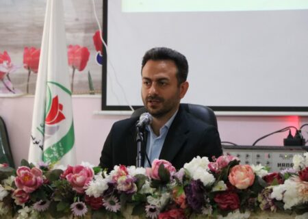 داشتن علاقه اجتماعی ، داشتن انعطاف پذیری برای پذیرش نظر مخالف ، احساس ارزشمندی و خود مراقبتی از ویژگی های بارز همیار مشاور